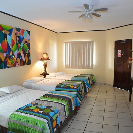 Hotel Los Balcones De Chinandega Exterior photo