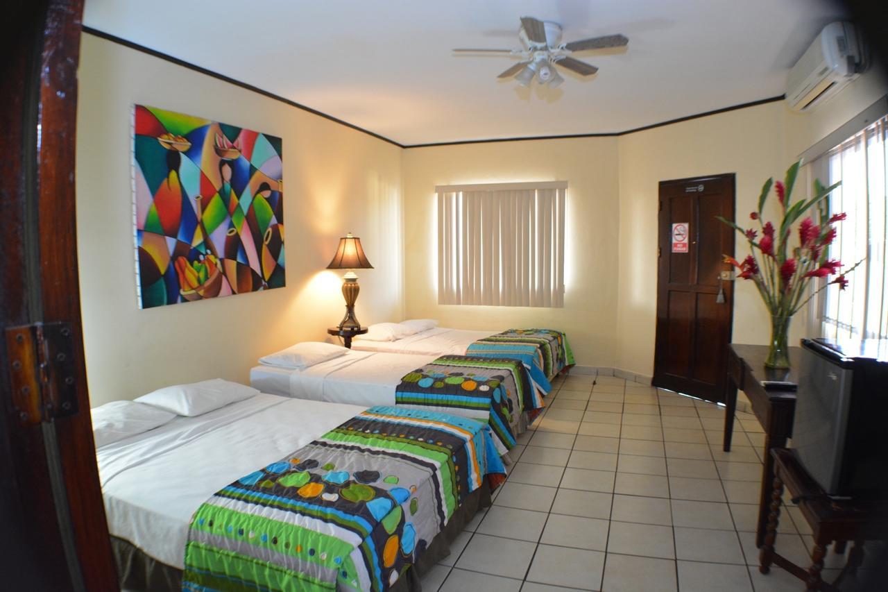 Hotel Los Balcones De Chinandega Exterior photo