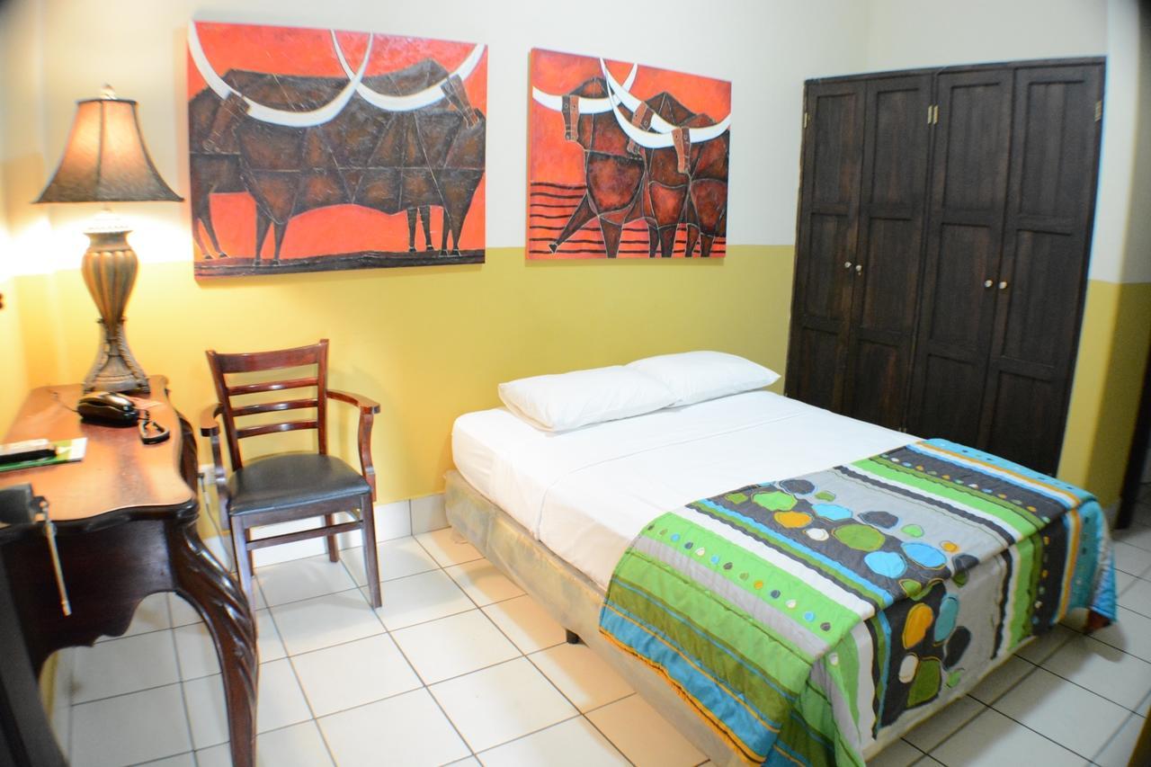 Hotel Los Balcones De Chinandega Exterior photo