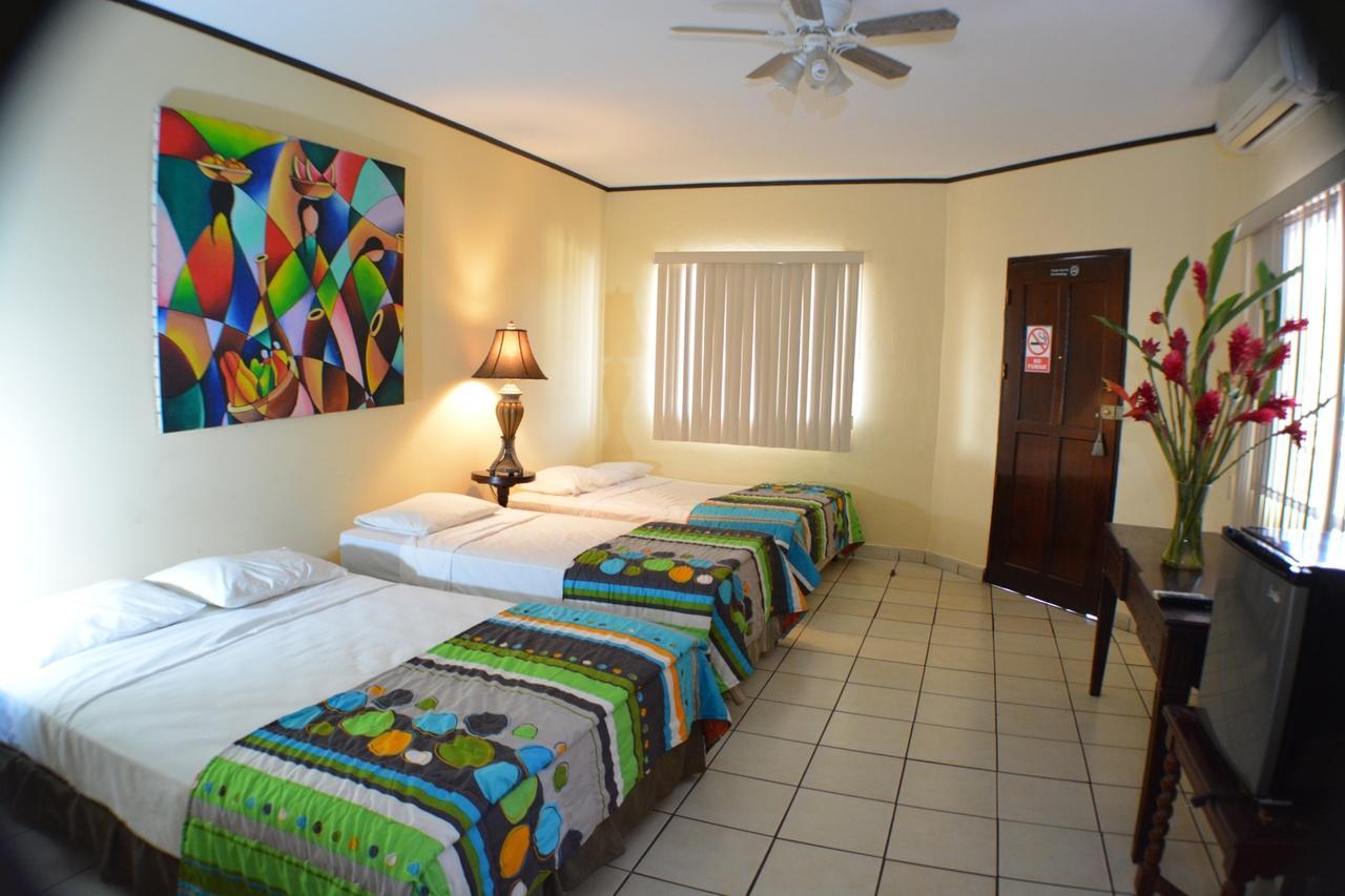 Hotel Los Balcones De Chinandega Exterior photo