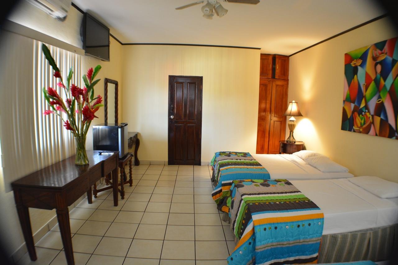 Hotel Los Balcones De Chinandega Exterior photo
