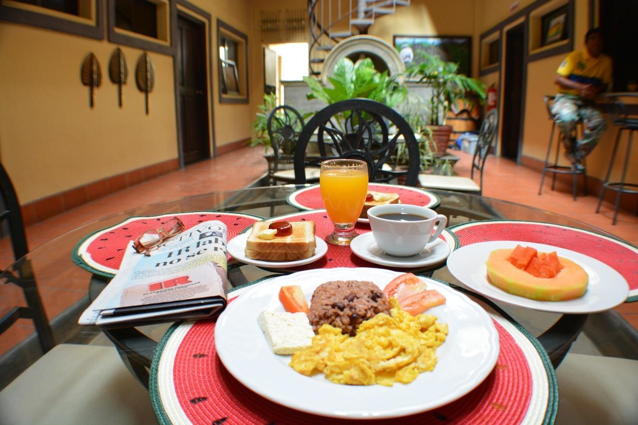 Hotel Los Balcones De Chinandega Exterior photo