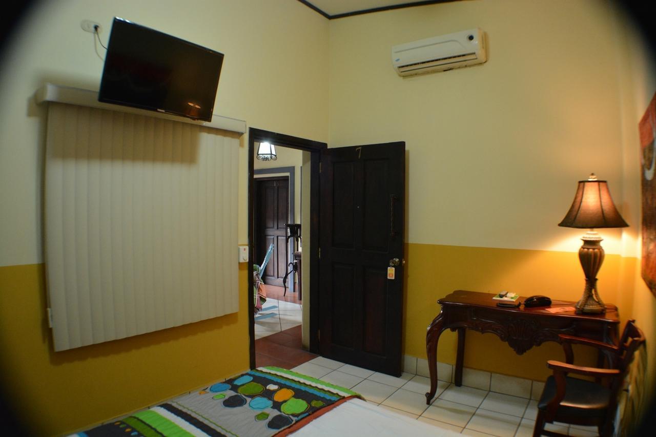 Hotel Los Balcones De Chinandega Exterior photo