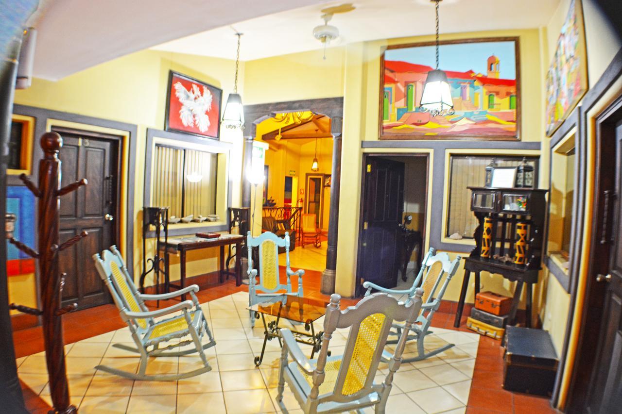 Hotel Los Balcones De Chinandega Exterior photo