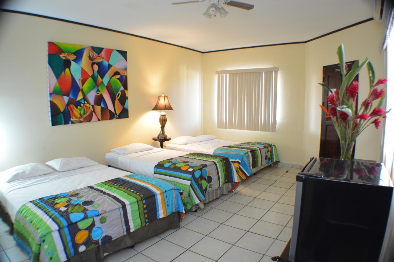 Hotel Los Balcones De Chinandega Exterior photo