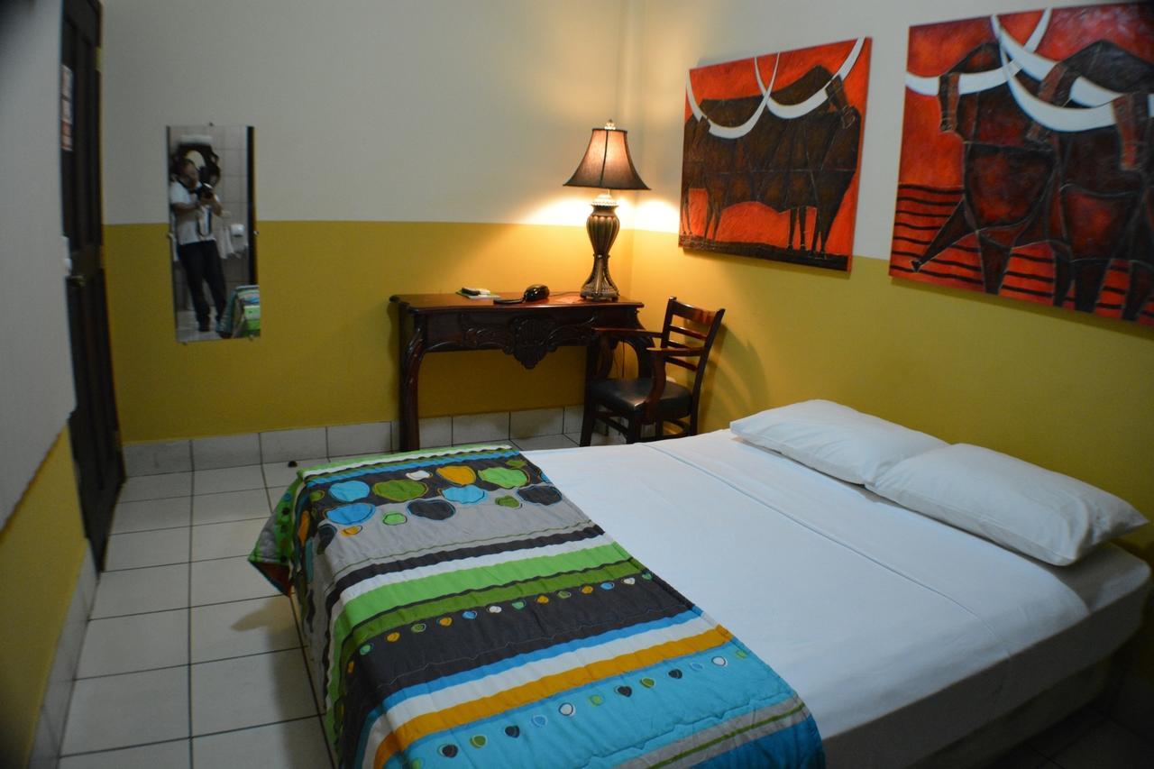 Hotel Los Balcones De Chinandega Exterior photo