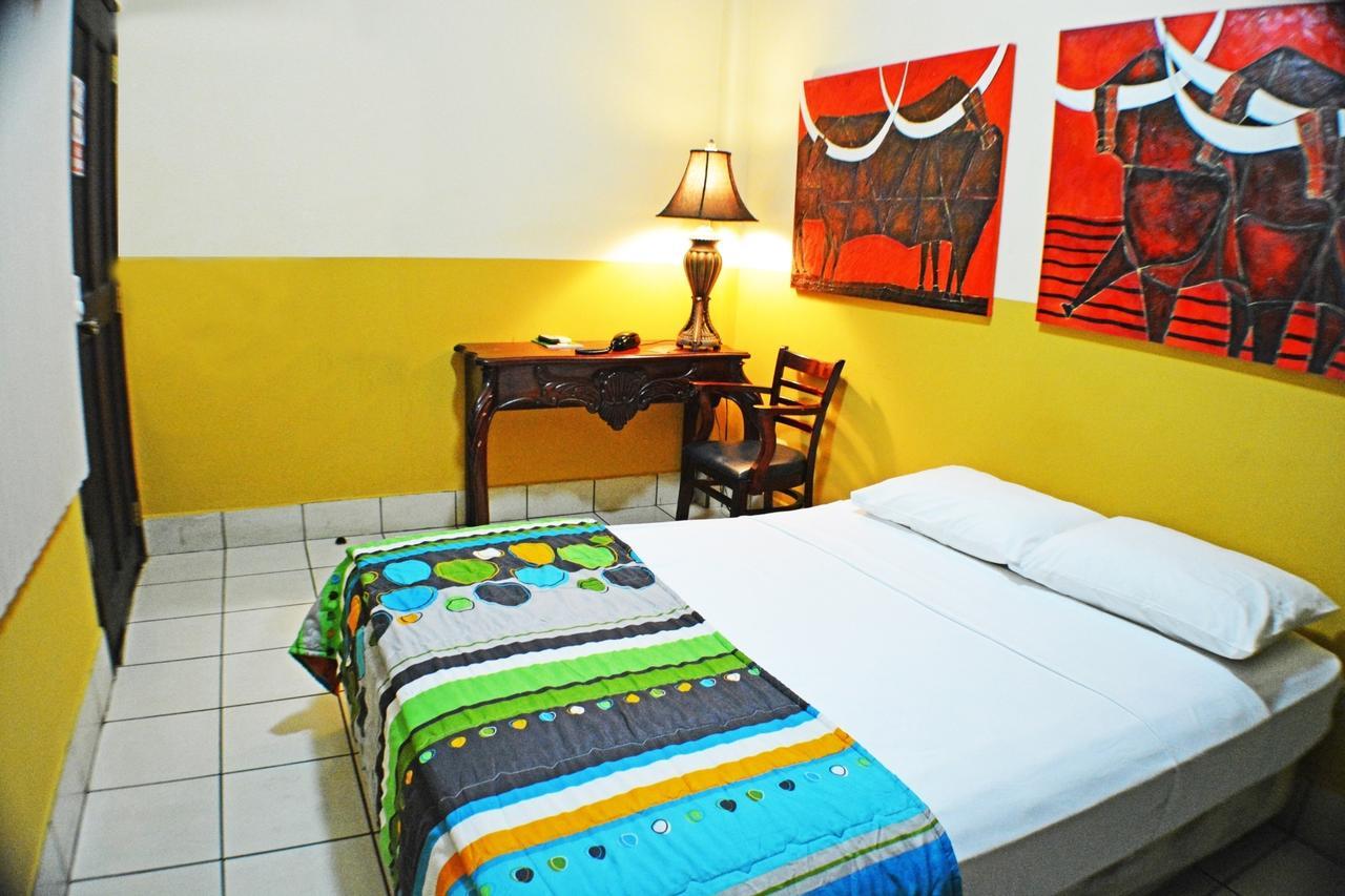 Hotel Los Balcones De Chinandega Room photo