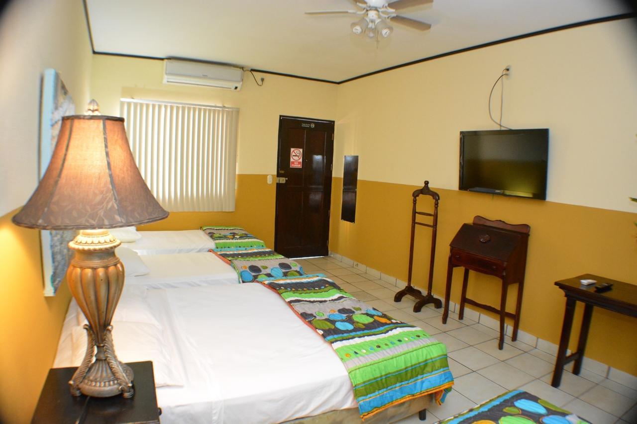 Hotel Los Balcones De Chinandega Exterior photo