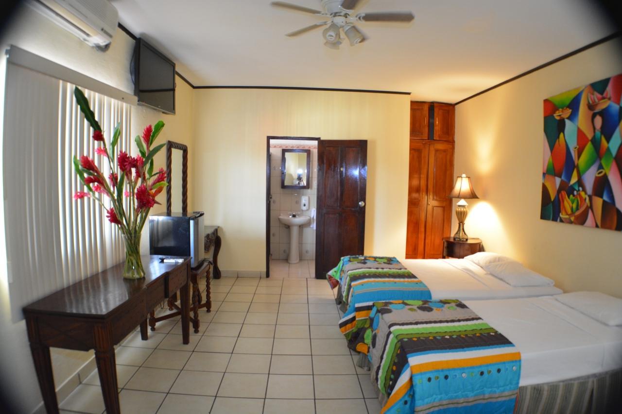 Hotel Los Balcones De Chinandega Exterior photo