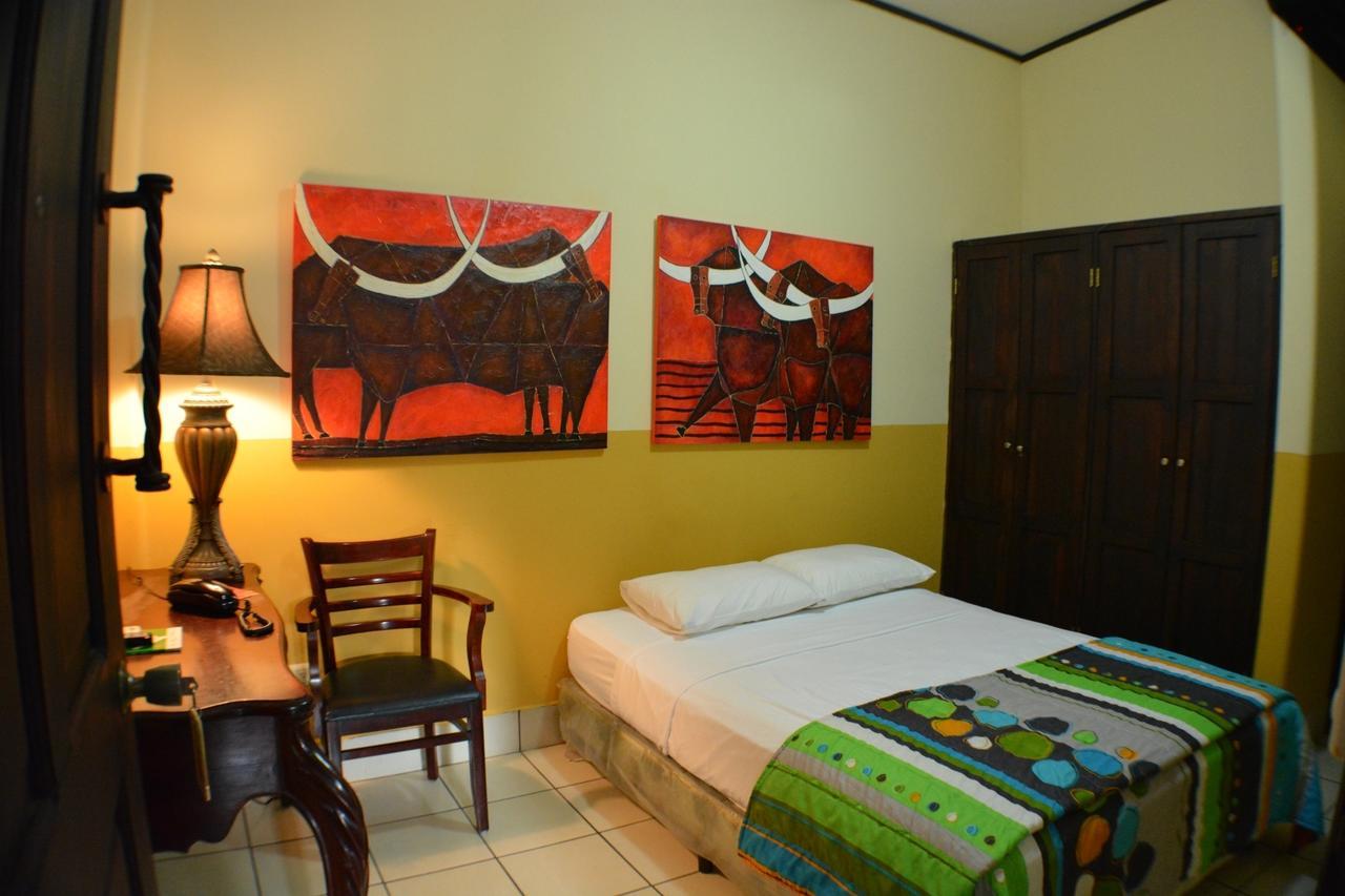 Hotel Los Balcones De Chinandega Exterior photo