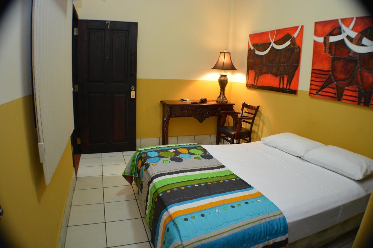 Hotel Los Balcones De Chinandega Exterior photo