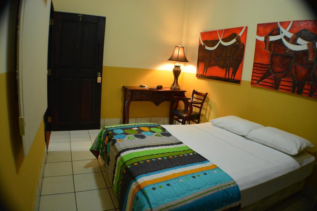 Hotel Los Balcones De Chinandega Exterior photo