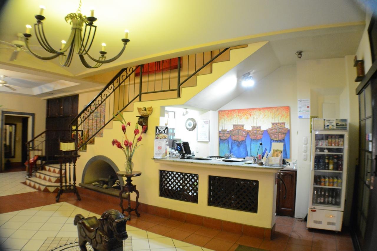 Hotel Los Balcones De Chinandega Exterior photo